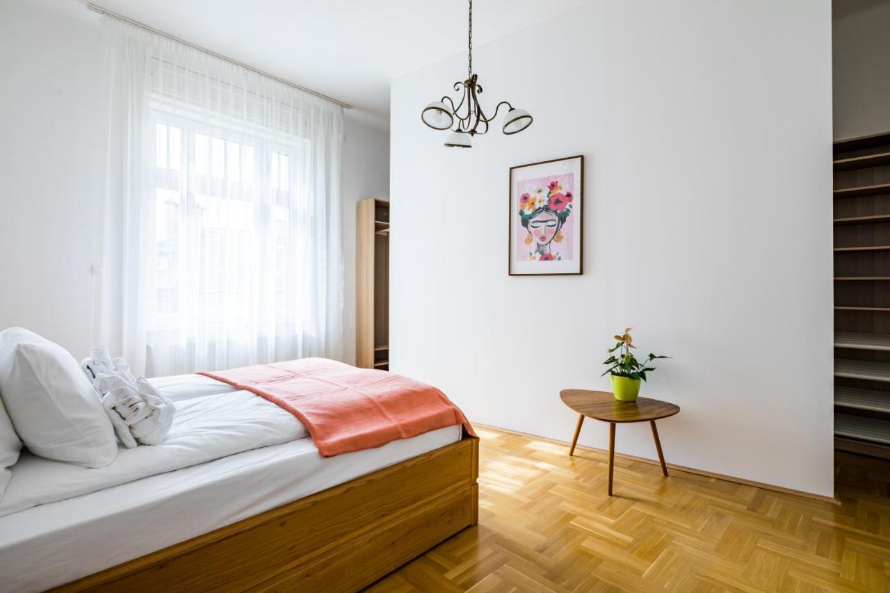 Captain Buda Apartment Budapeste Exterior foto